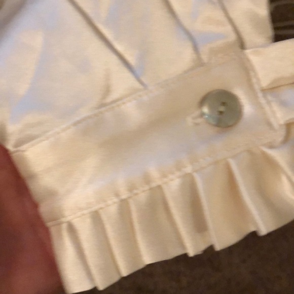 Off white blouse. - Picture 2 of 5